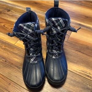Size 7 women’s Sperry plaid navy blue duck boots